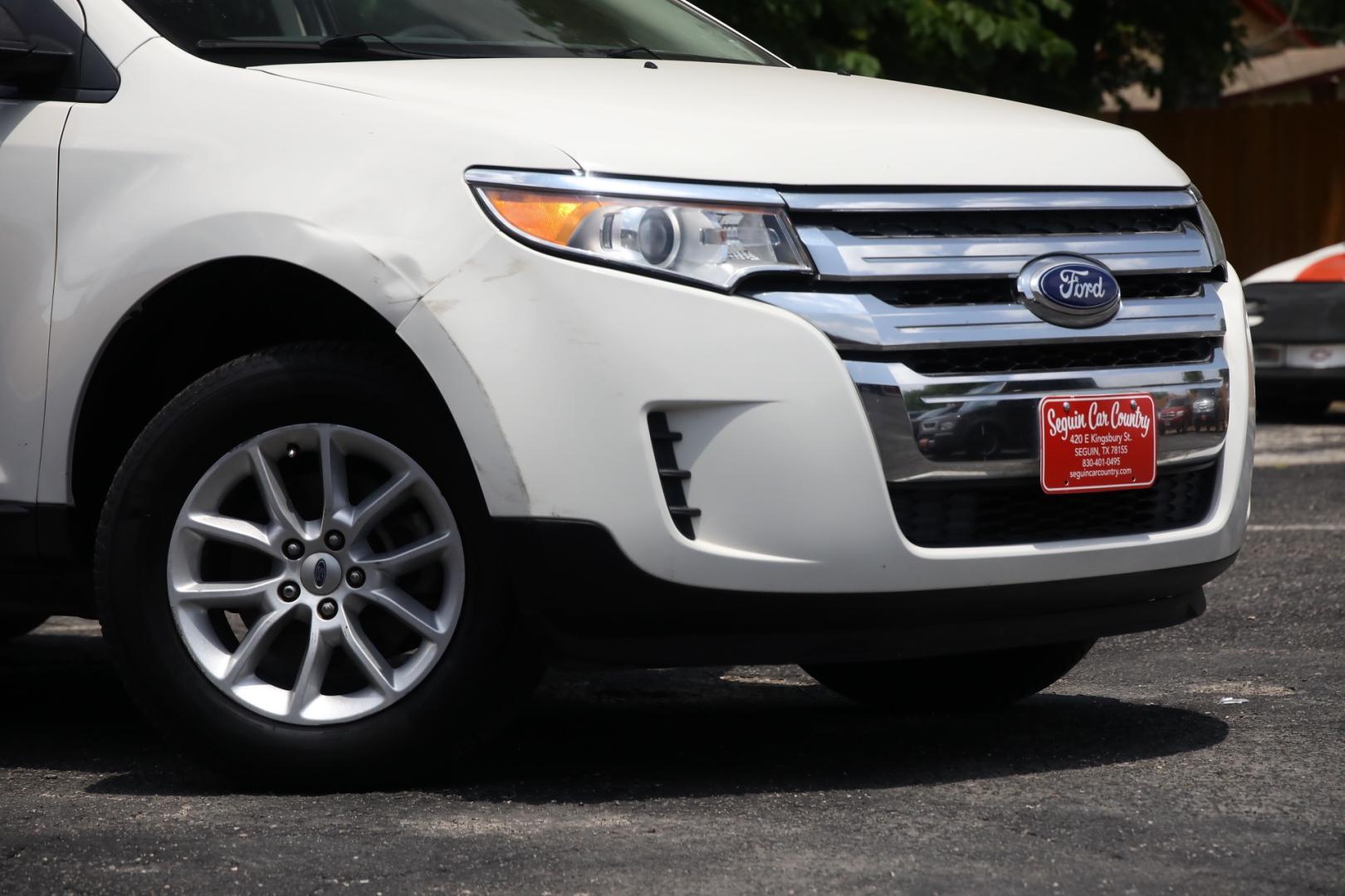 2013 WHITE FORD EDGE SE FWD (2FMDK3GC4DB) with an 3.5L V6 DOHC 24V engine, 6-SPEED AUTOMATIC transmission, located at 420 E. Kingsbury St., Seguin, TX, 78155, (830) 401-0495, 29.581060, -97.961647 - Photo#2